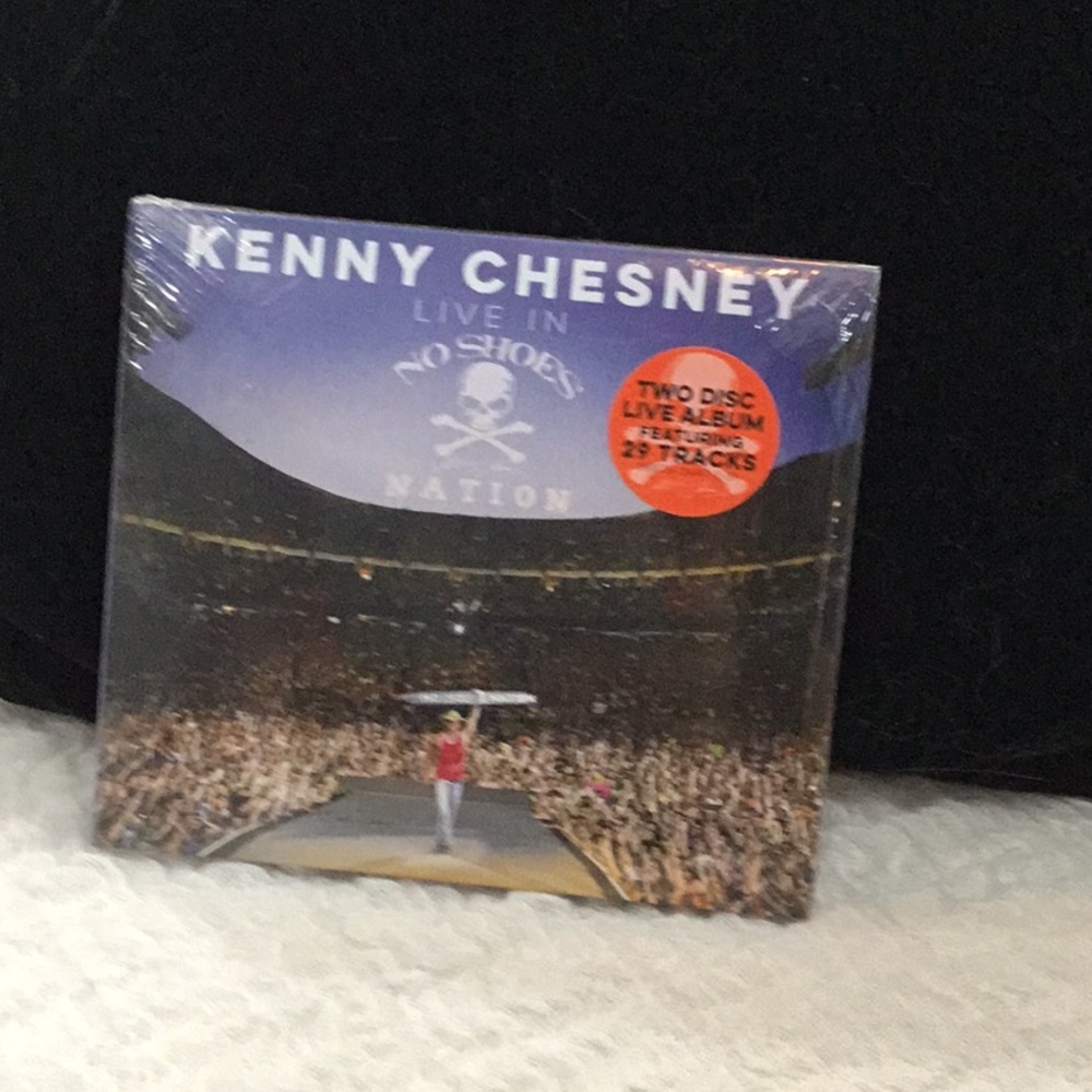 Kenny Chesney Live In No Shoes Nation two Discs. Factory Sealed